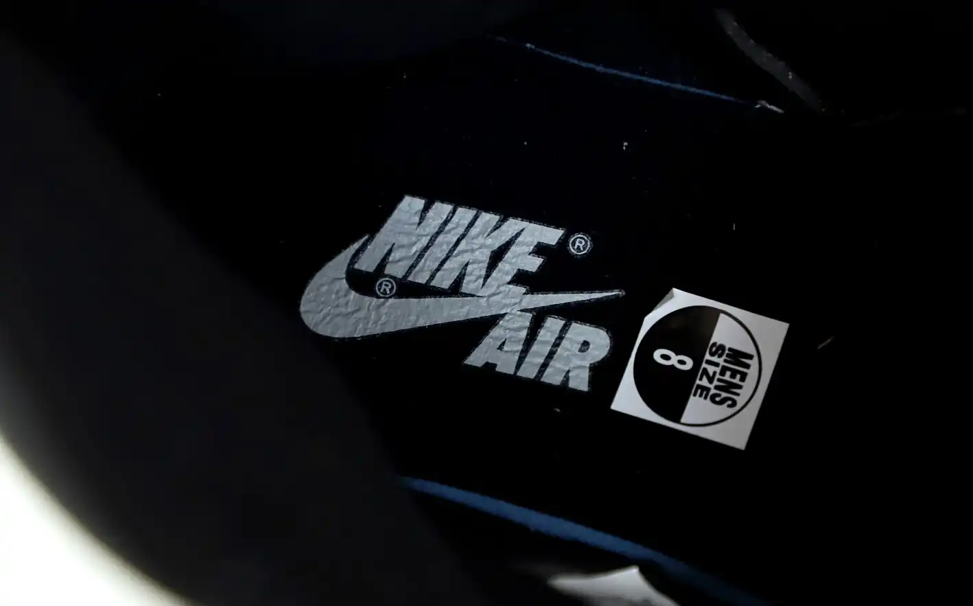 Air Jordan 1 Retro High OG  Shadow 2.0
