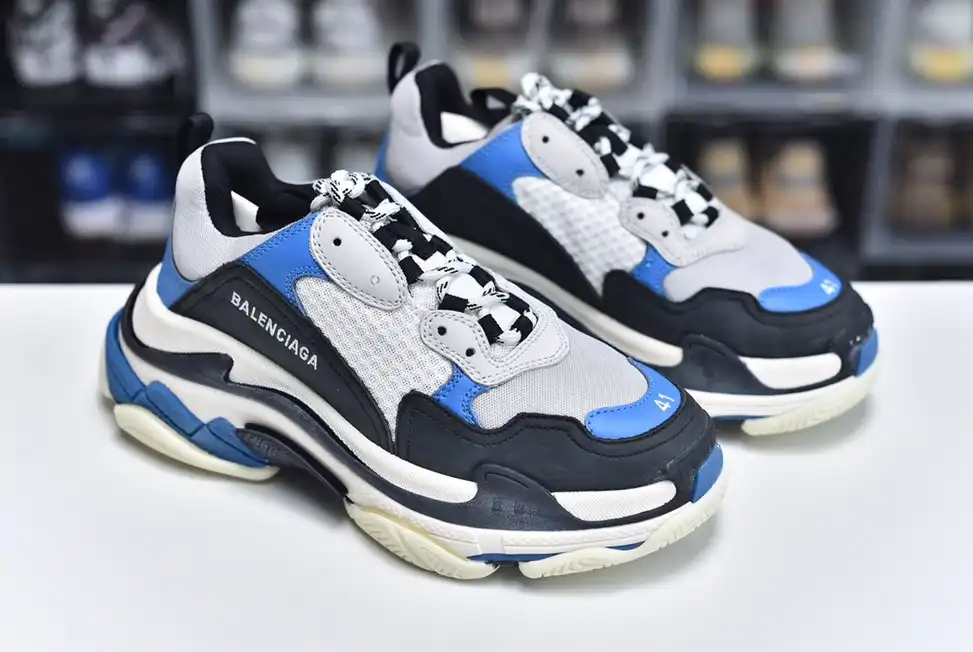 hype Balenciaga is available in all sizes. You cannot place an order on the website. You can contact customer service to purchase.BLGA Triple S