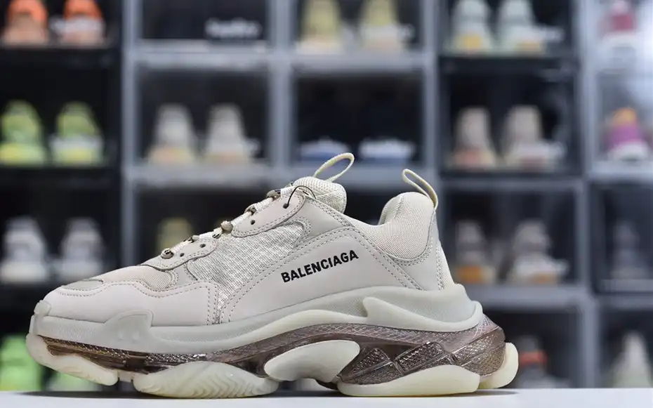 hype Balenciaga is available in all sizes. You cannot place an order on the website. You can contact customer service to purchase.BLGA Triple S