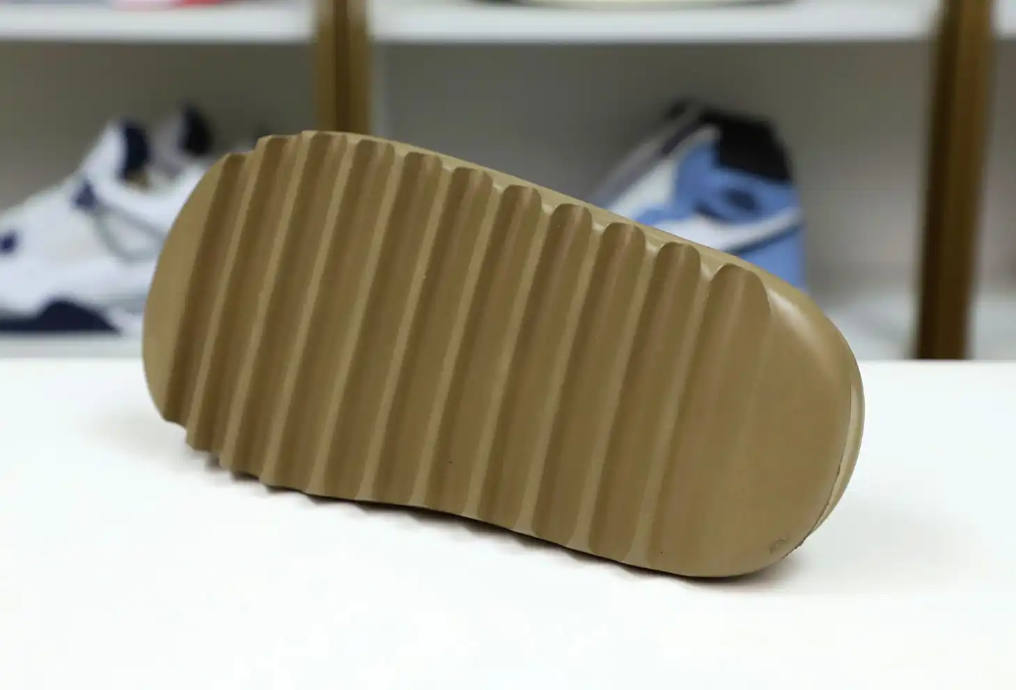 hype Yeezy Slide BrownFV8425