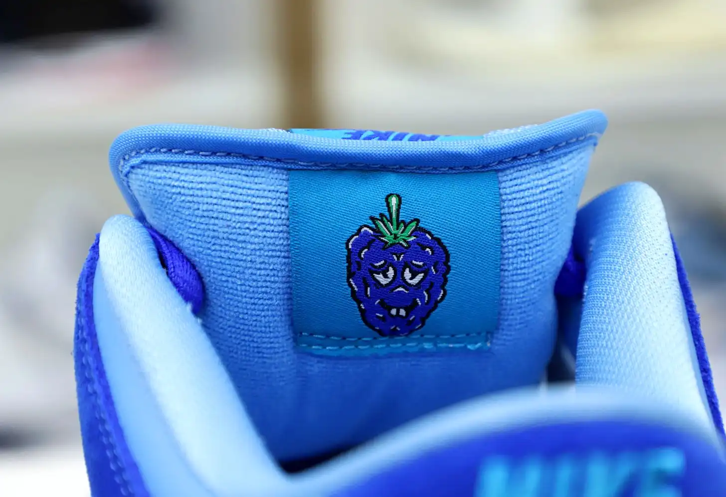 hype NIKE SB DUNK LOW BLUE RASPBERRY