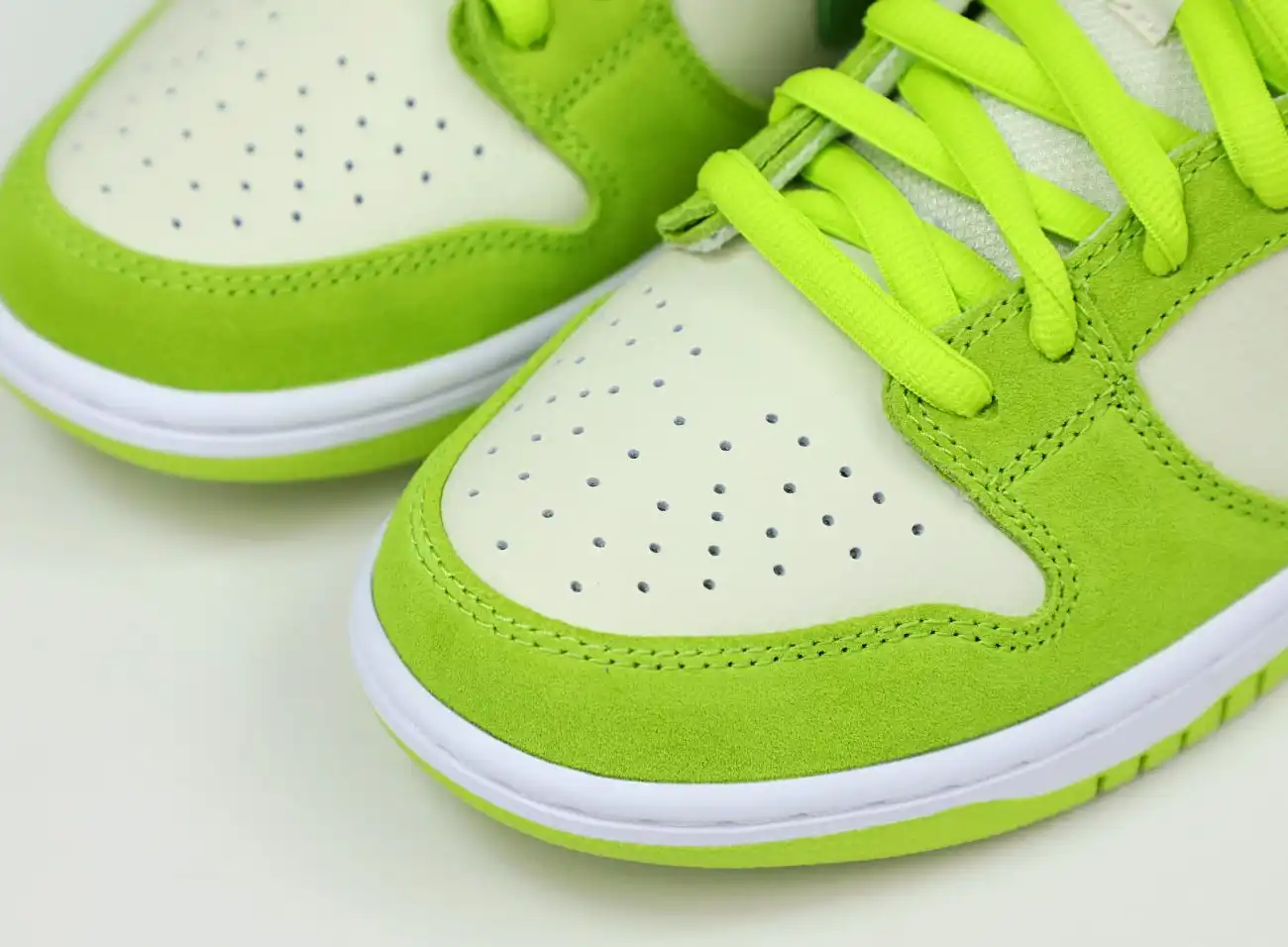 hype NIKE SB DUNK LOW GREEN APPLE 2022