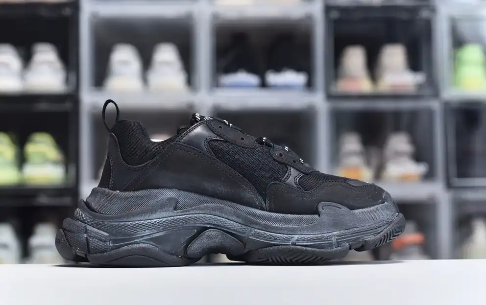 hype Balenciaga is available in all sizes. You cannot place an order on the website. You can contact customer service to purchase.BLGA Triple S