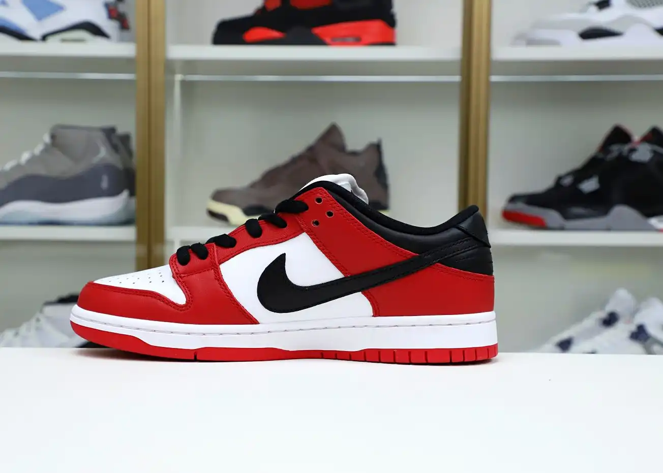 hype NIKE SB DUNK LOW “CHICAGO”