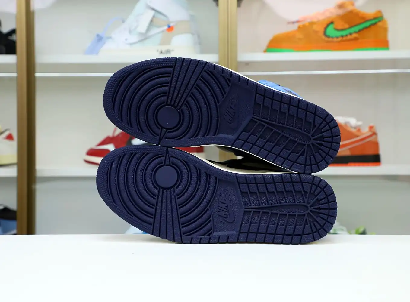 AIR JORDAN 1 RETRO HIGH OG 'OBSIDIAN'