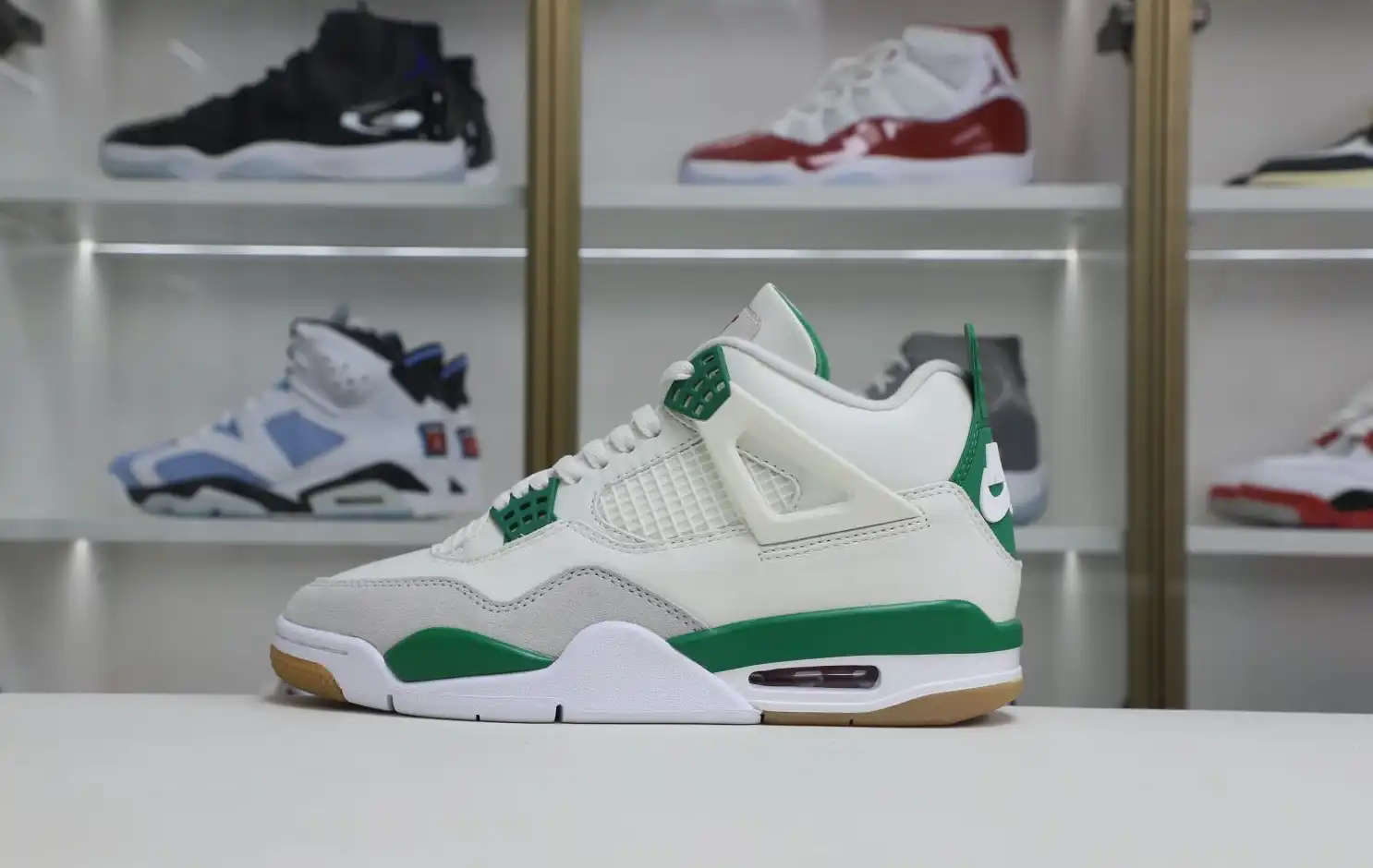 NIKE SB X AIR JORDAN 4 RETRO 'PINE GREEN'
