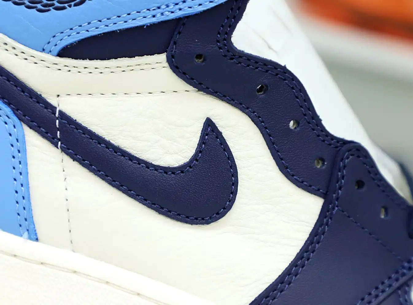 AIR JORDAN 1 RETRO HIGH OG 'OBSIDIAN'