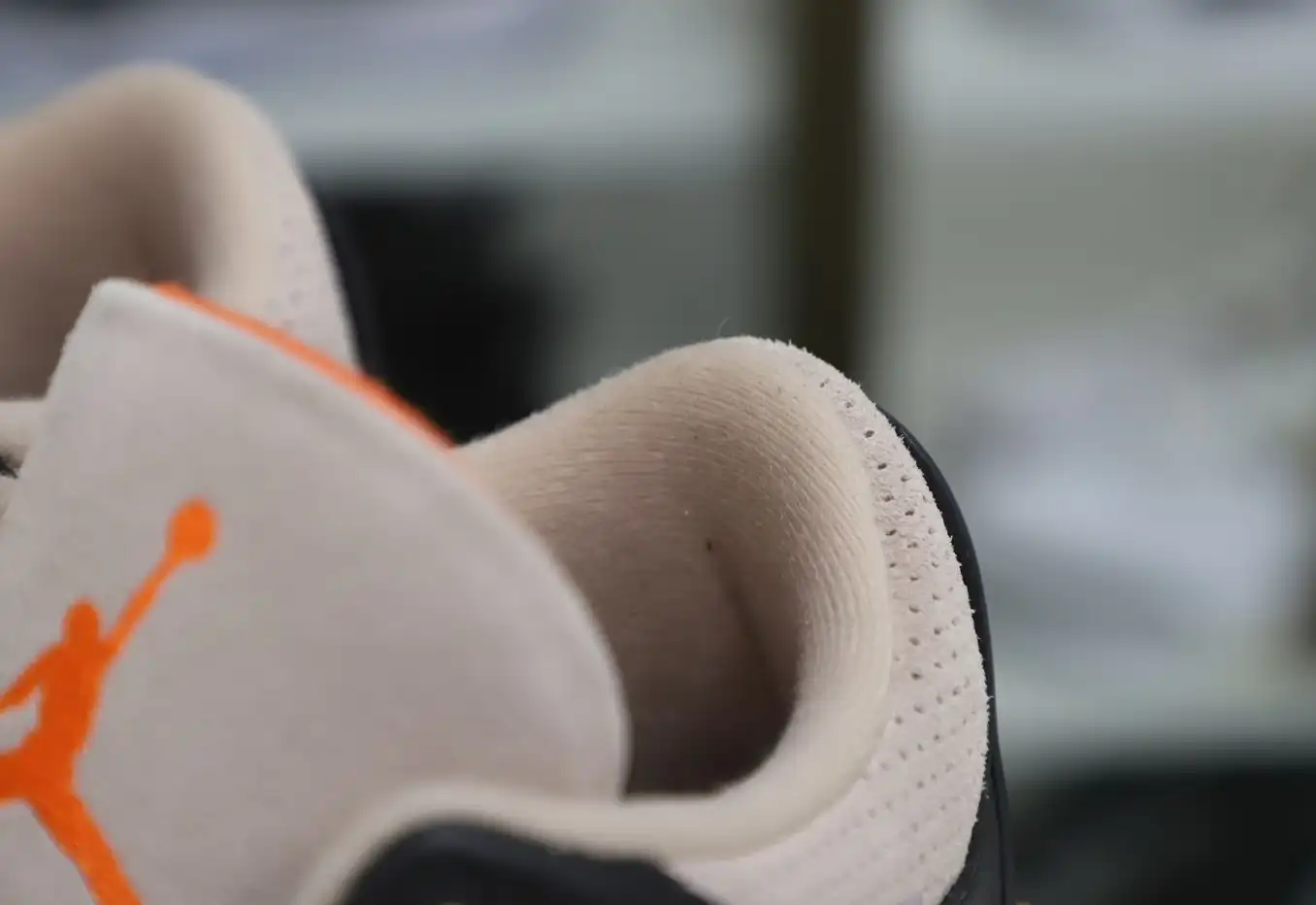 AIR JORDAN 3 DESERT CEMENT CT8532