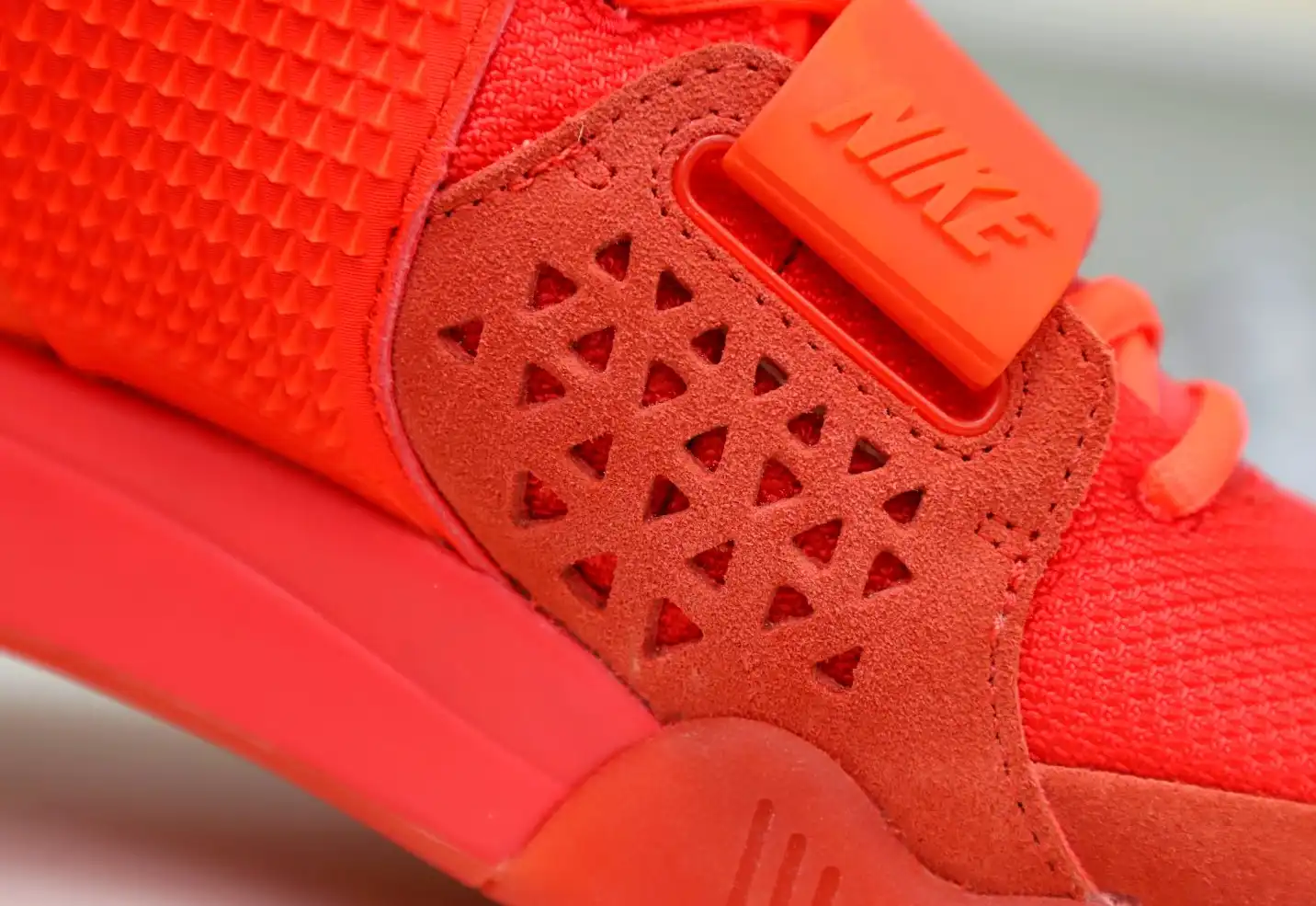 hype Nike Air Yeezy 2 red october