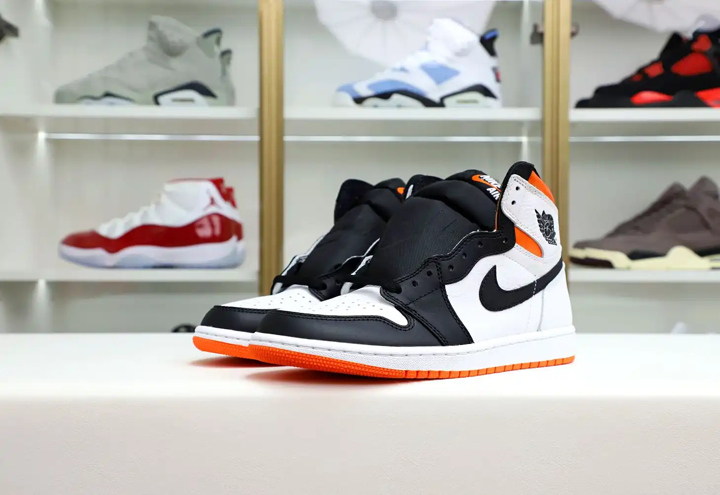 Air Jordan 1 Retro High OG Electro Orange'