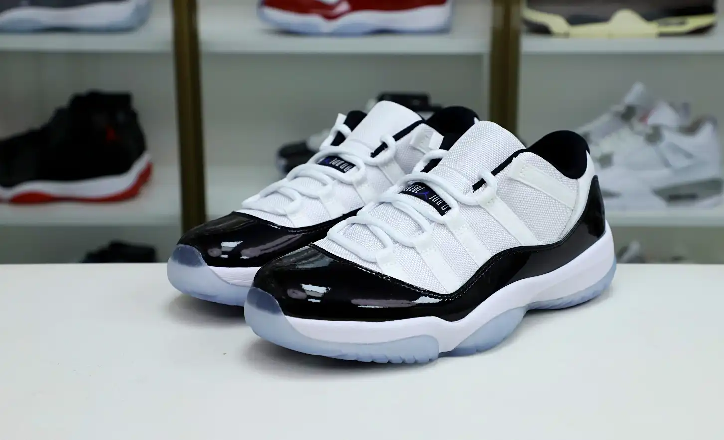 AIR JORDAN 11 RETRO LOW CONCORD