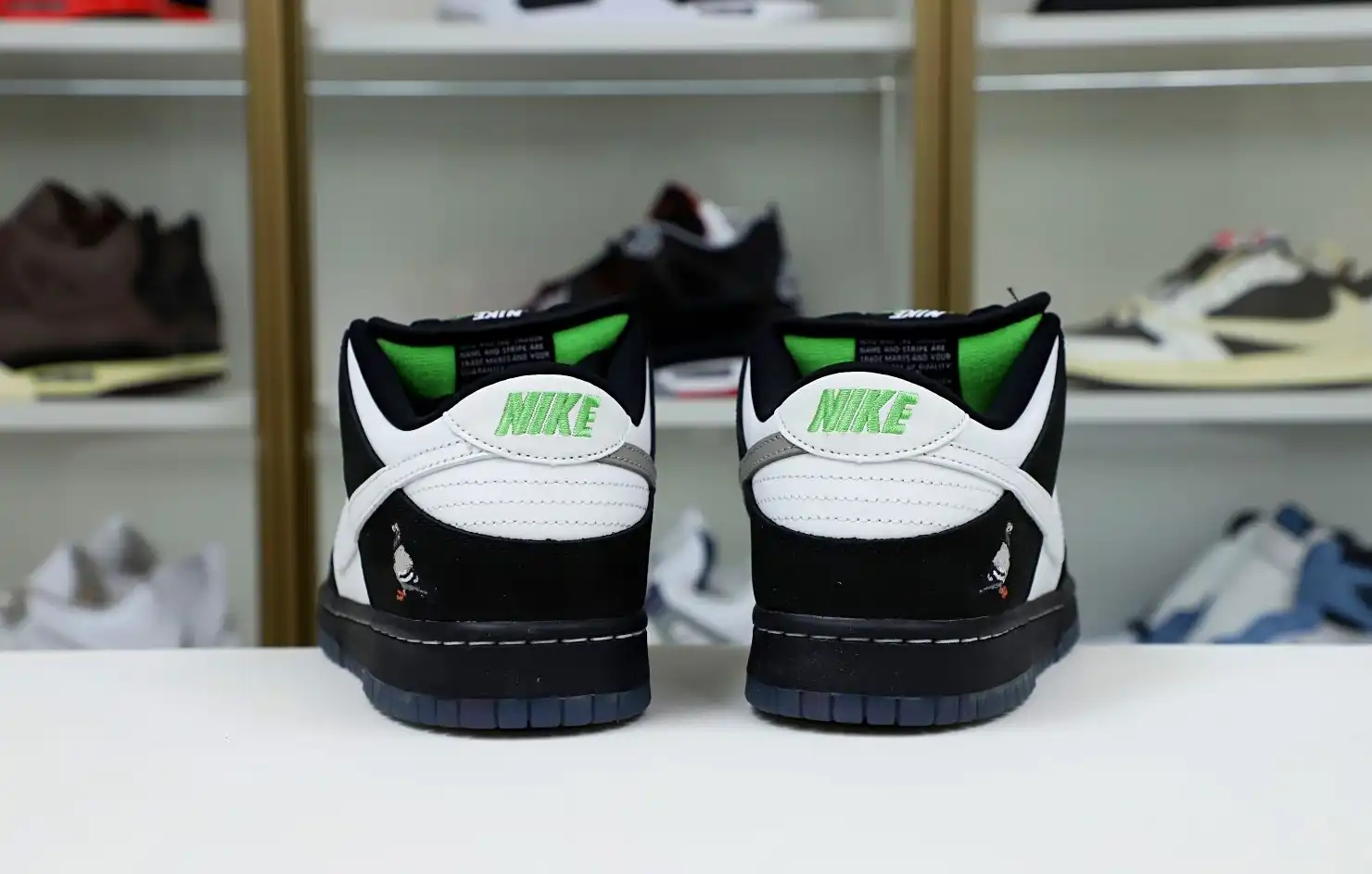 hype NIKE SB DUNK LOW STAPLE PANDA PIGEON (REGULAR BOX)