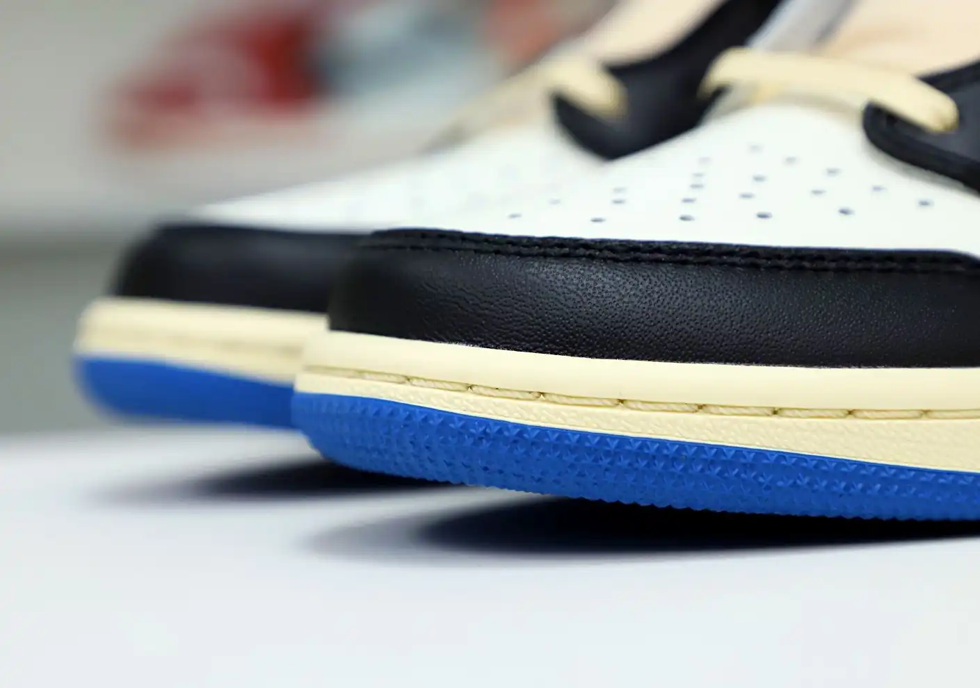 FRAGMENT DESIGN X TRAVIS SCOTT X AIR JORDAN 1 LOW