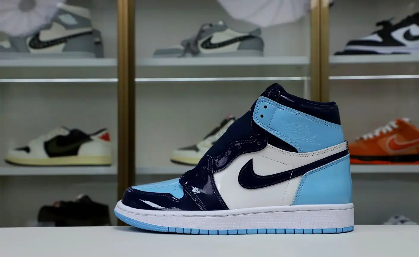 WMNS AIR JORDAN 1 RETRO HIGH OG 'BLUE CHILL'