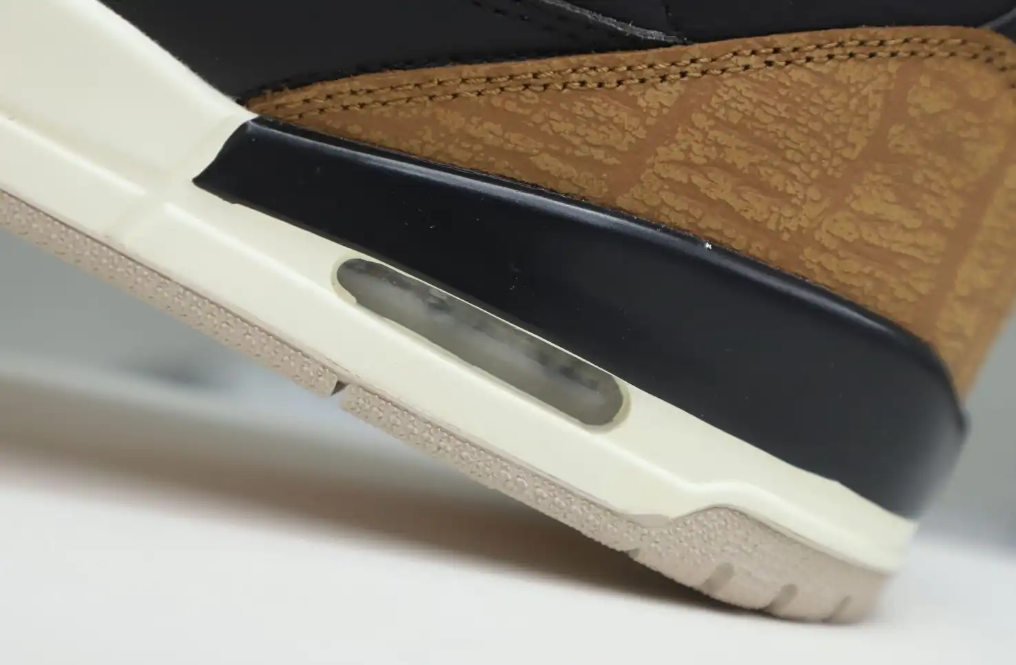 AIR JORDAN 3 DESERT CEMENT CT8532