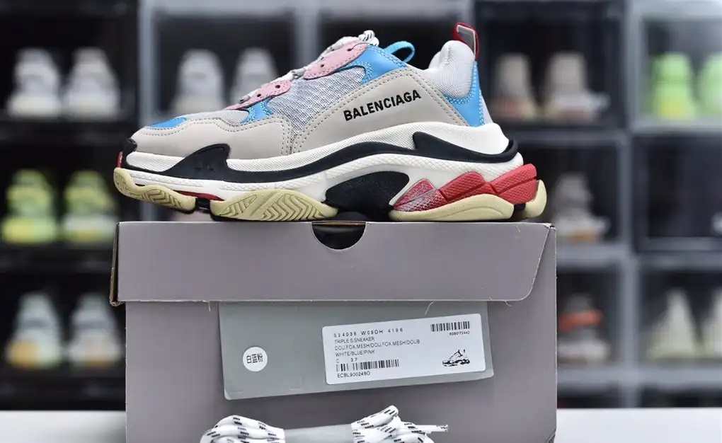 hype Balenciaga is available in all sizes. You cannot place an order on the website. You can contact customer service to purchase.BLGA Triple S