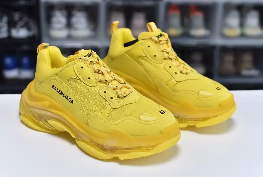 hype Balenciaga is available in all sizes. You cannot place an order on the website. You can contact customer service to purchase.BLGA Triple S