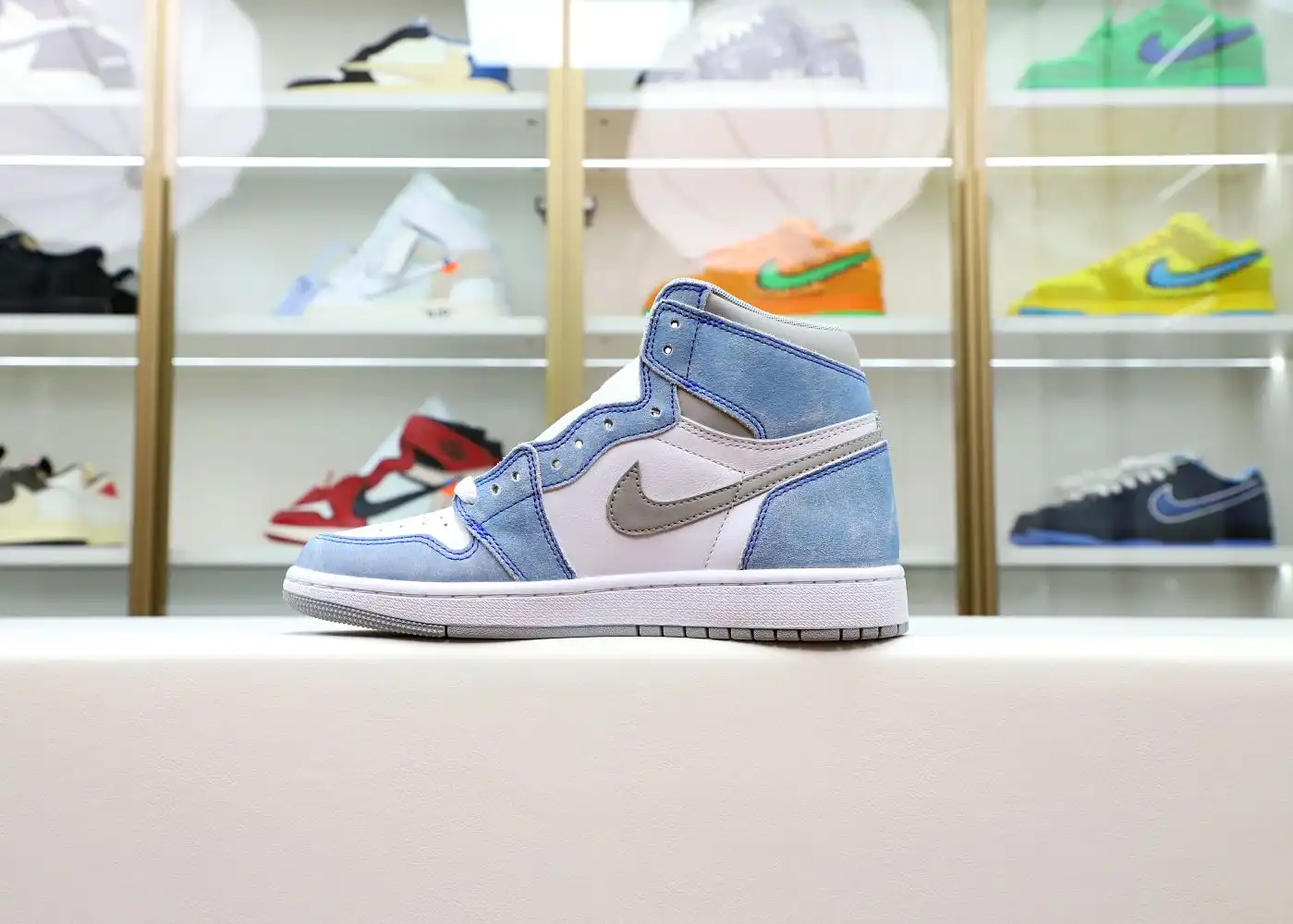 AIR JORDAN 1 RETRO HIGH OG 'HYPER ROYAL'