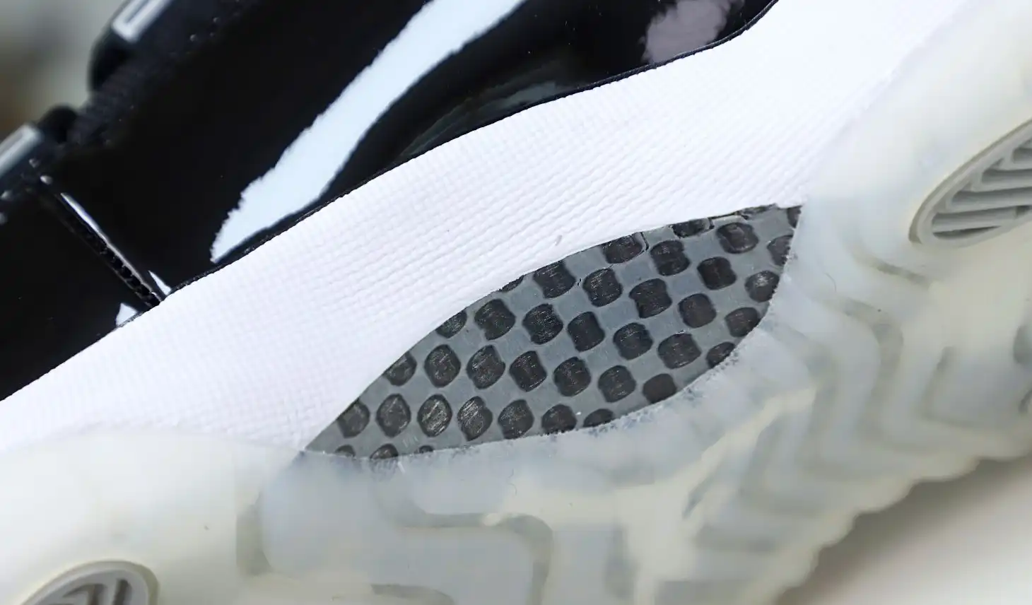 AIR JORDAN 11 RETRO 'JUBILEE   25TH