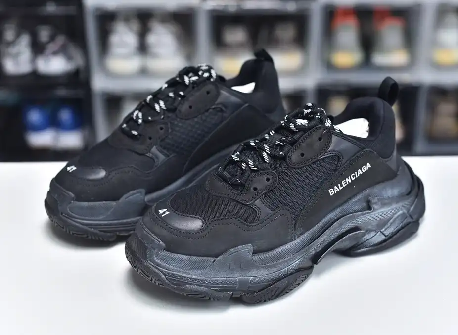 hype Balenciaga is available in all sizes. You cannot place an order on the website. You can contact customer service to purchase.BLGA Triple S