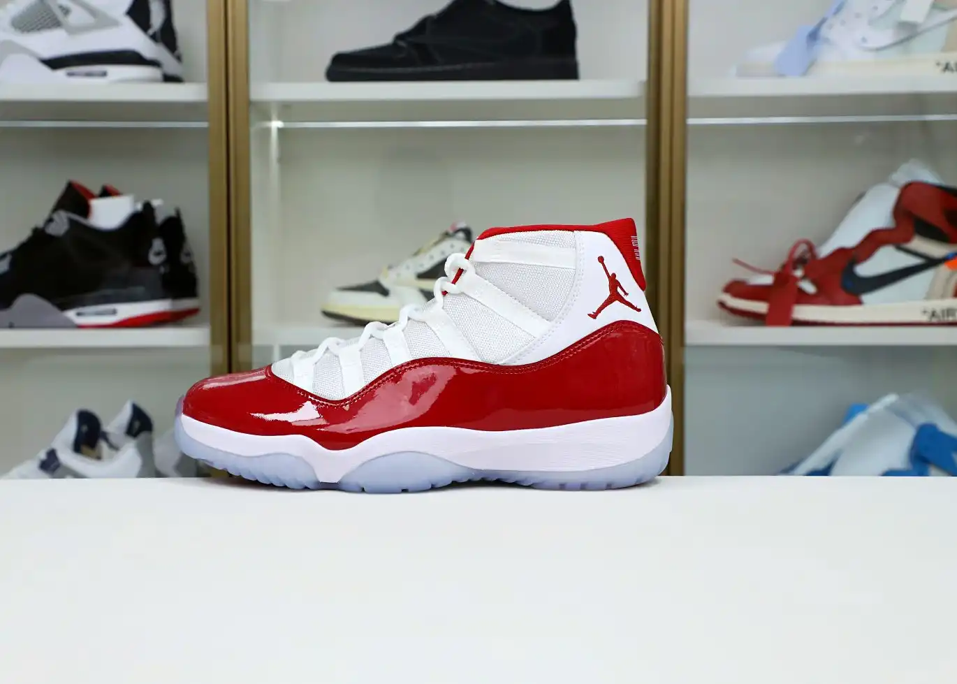AIR JORDAN 11 