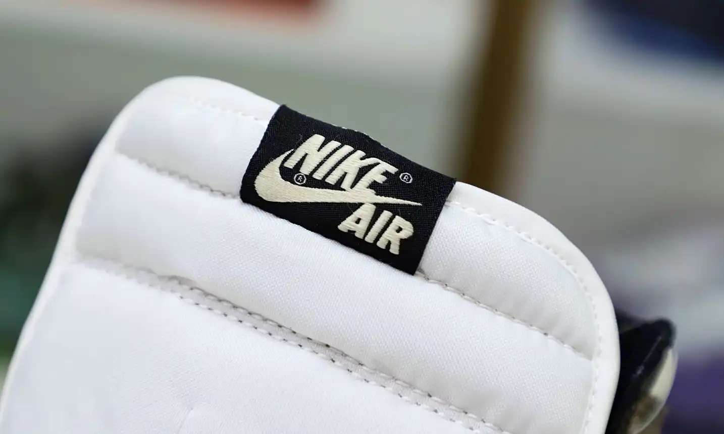 AIR JORDAN 1 RETRO HIGH OG 'DARK MOCHA'