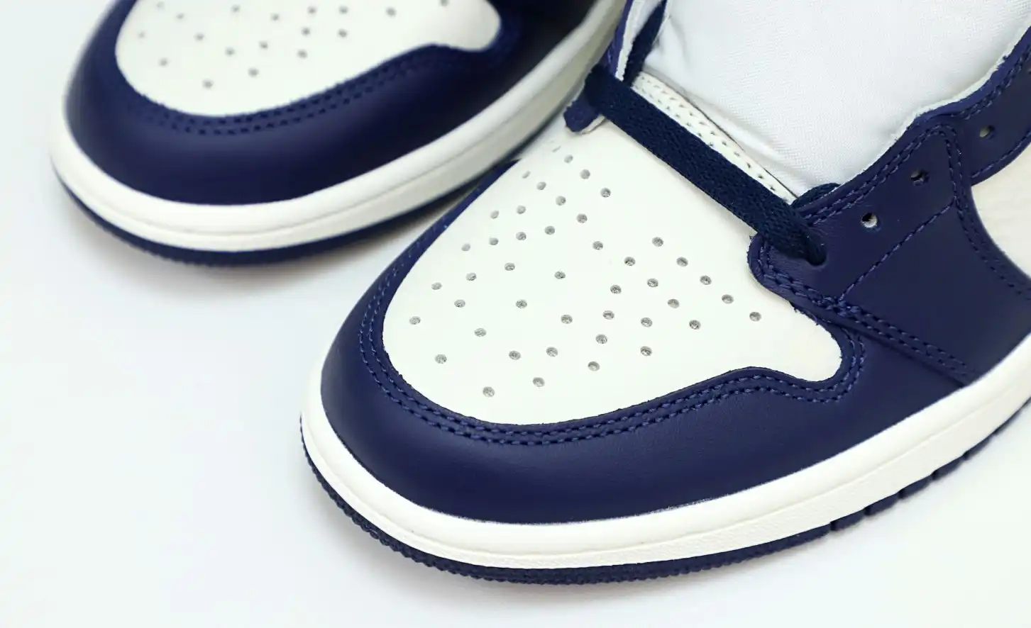 AIR JORDAN 1 RETRO HIGH OG 'OBSIDIAN'