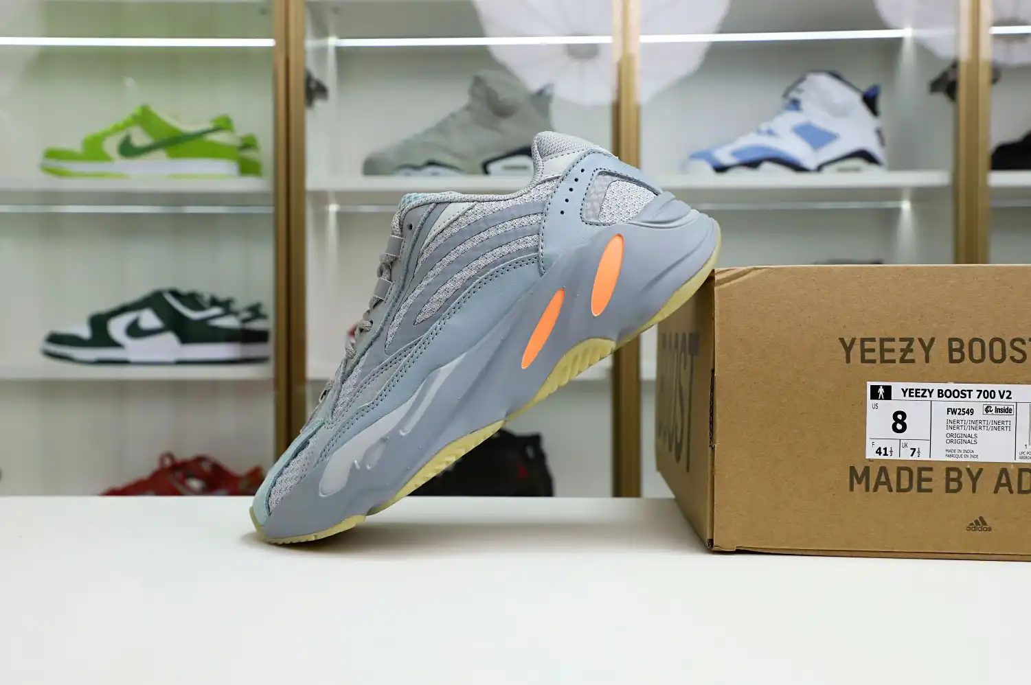 hype Yeezy boost 700 V2 