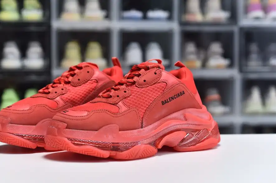 hype Balenciaga is available in all sizes. You cannot place an order on the website. You can contact customer service to purchase.BLGA Triple S