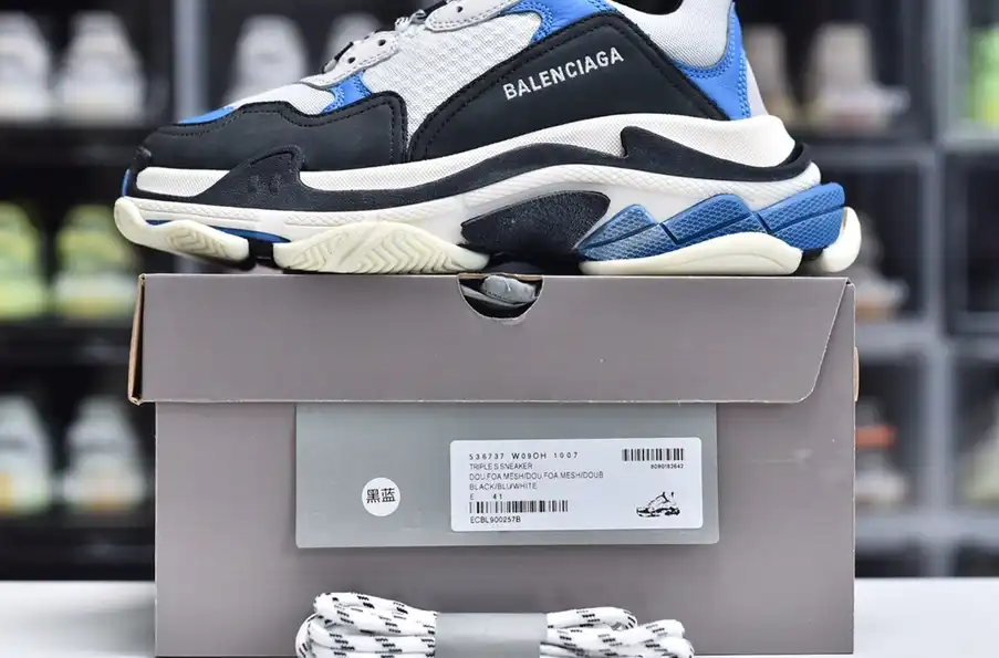 hype Balenciaga is available in all sizes. You cannot place an order on the website. You can contact customer service to purchase.BLGA Triple S