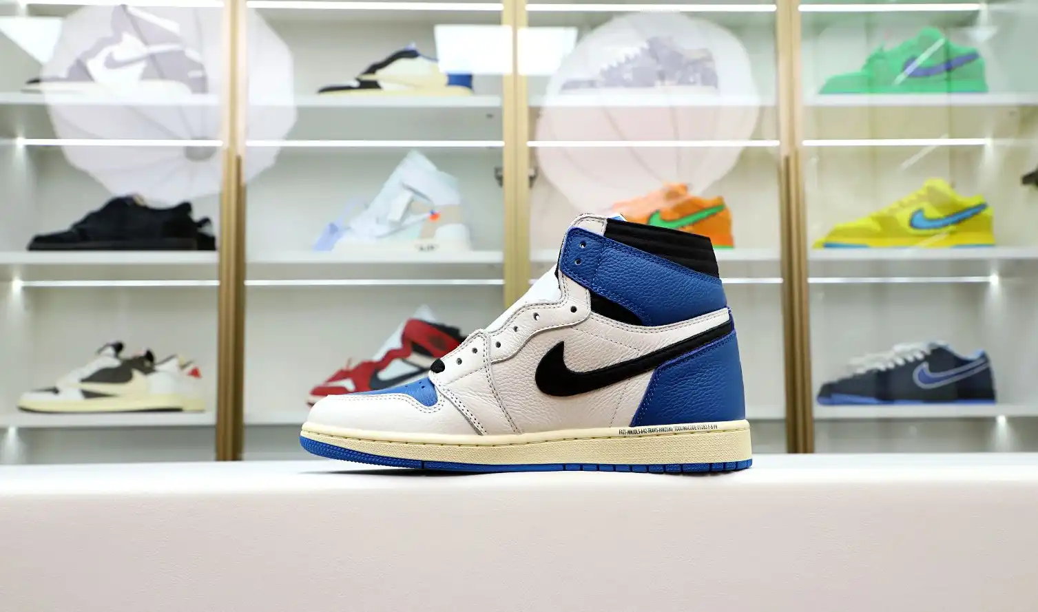 FRAGMENT DESIGN X TRAVIS SCOTT X AIR JORDAN 1 RETRO HIGH