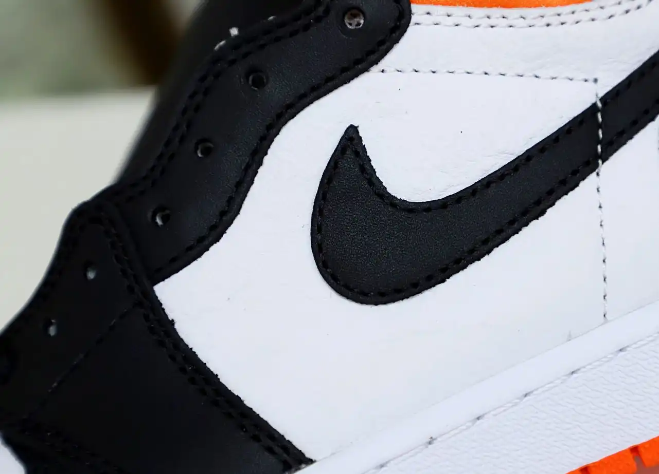 Air Jordan 1 Retro High OG Electro Orange'