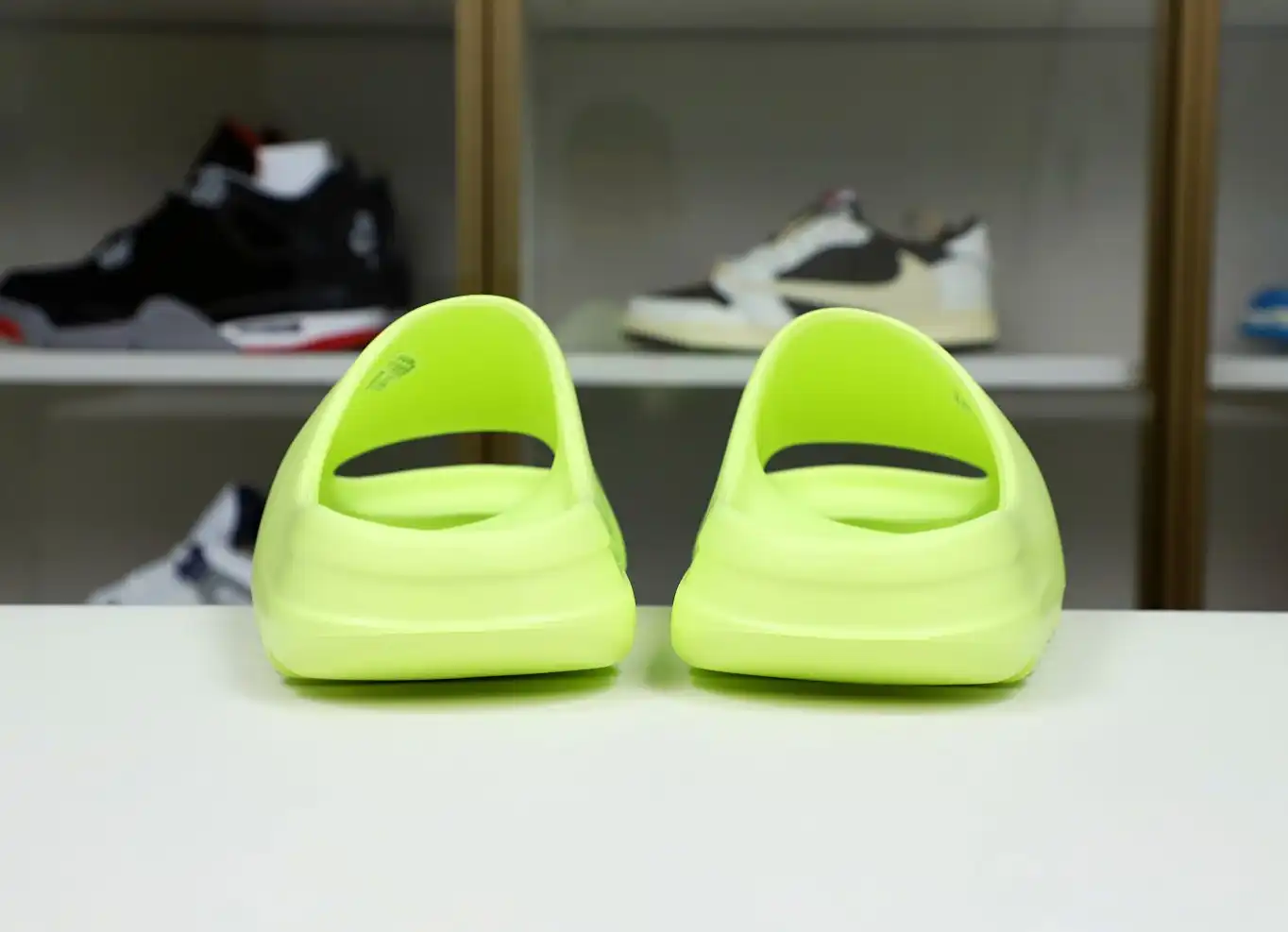 hype YEEZY SLIDES GX6138