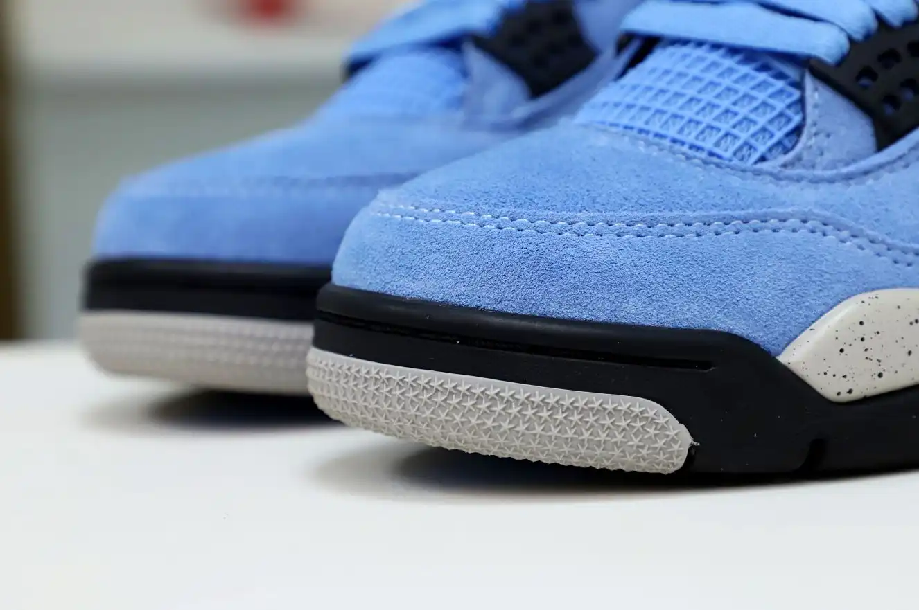 AIR JORDAN 4 UNIVERSITY BLUE