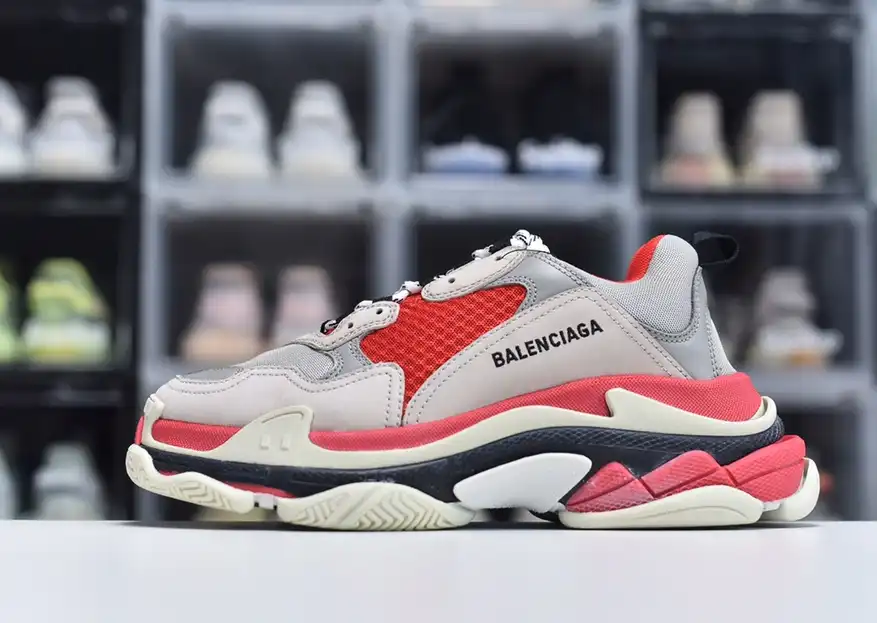 hype Balenciaga is available in all sizes. You cannot place an order on the website. You can contact customer service to purchase.BLGA Triple S