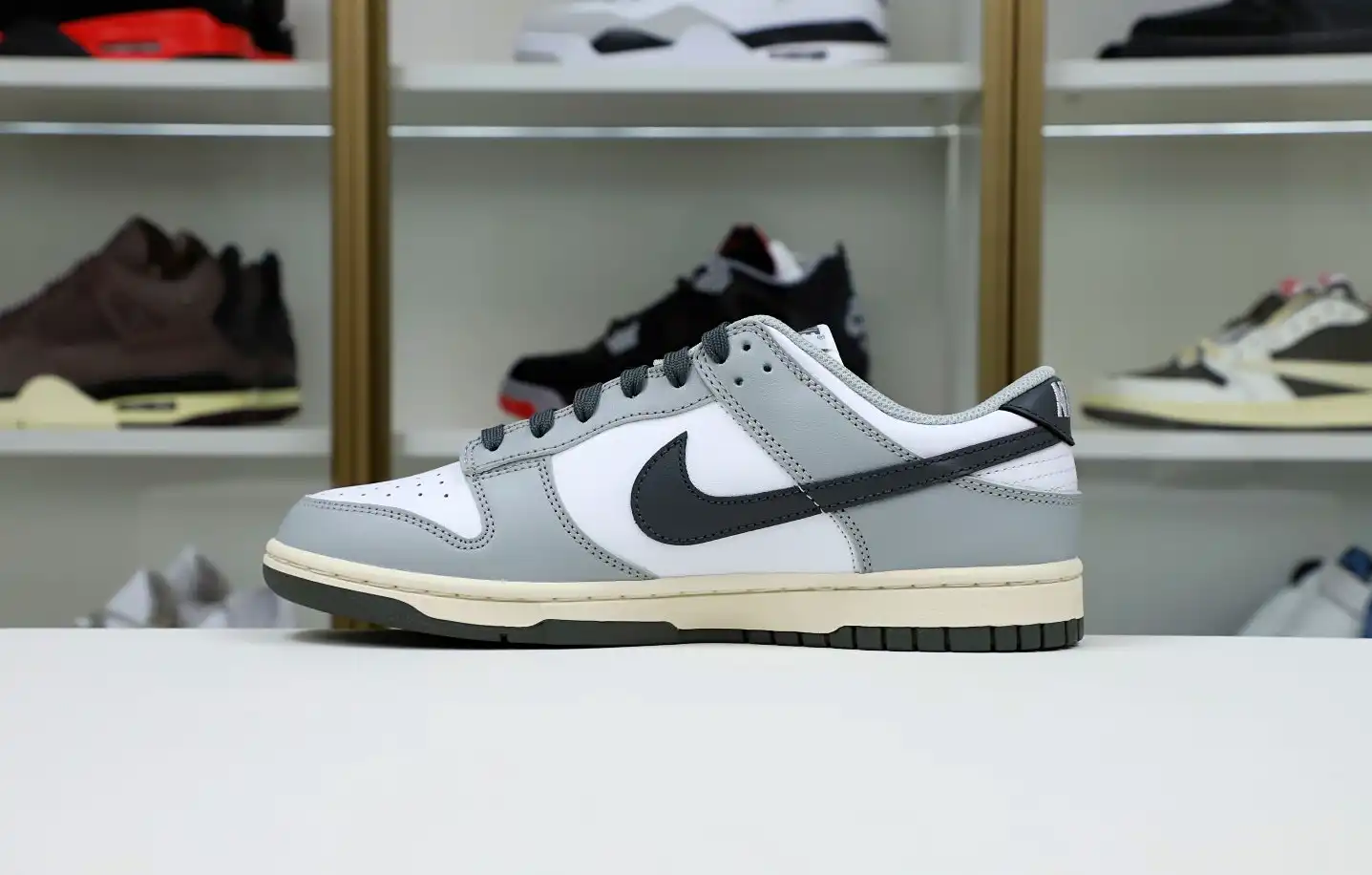 hype Nike Dunk Low  Light Smoke Grey