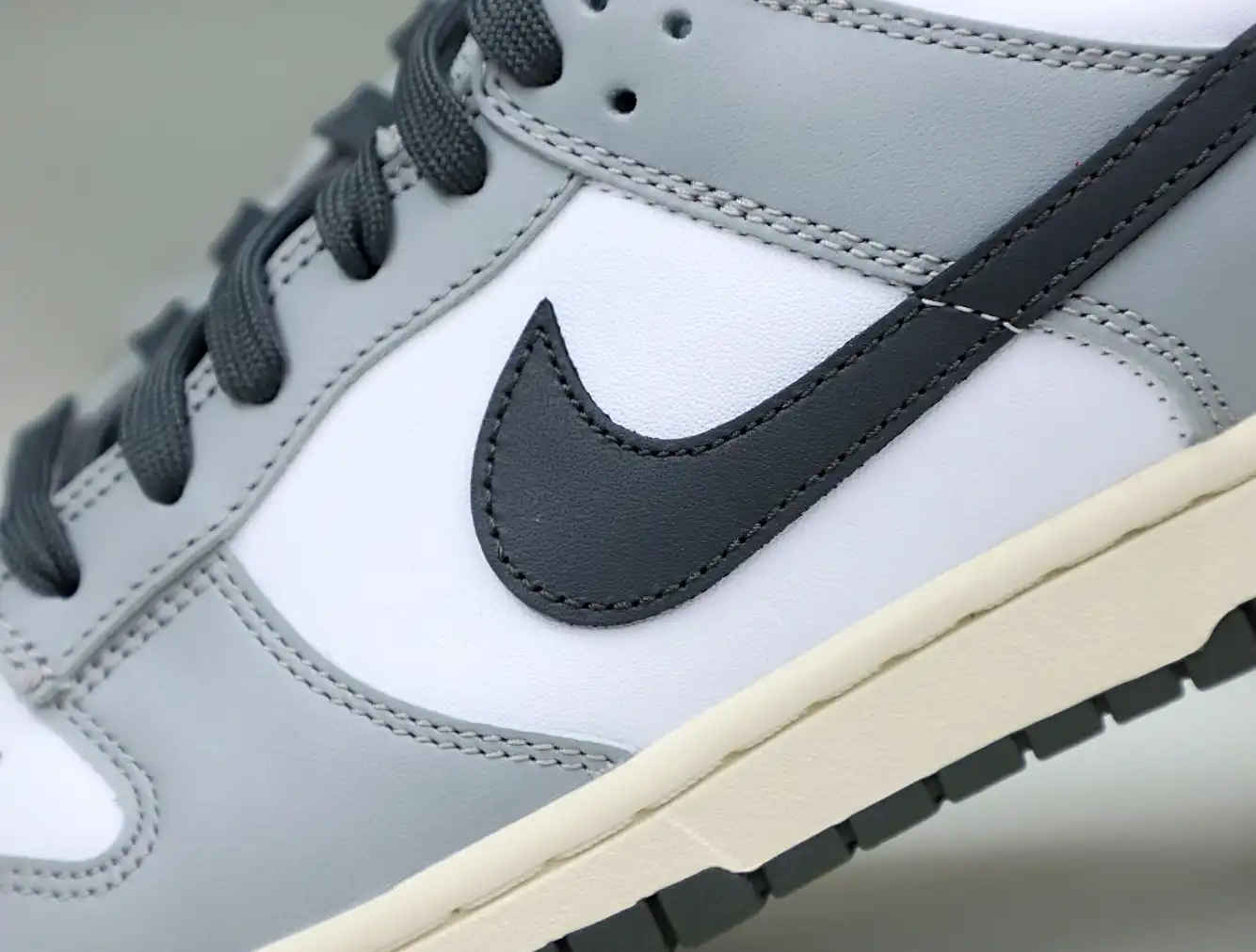 hype Nike Dunk Low  Light Smoke Grey