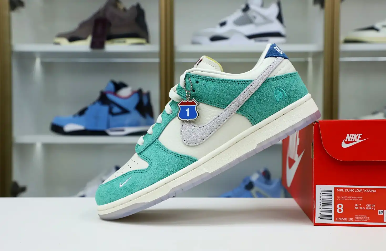 hype KASINA X DUNK LOW 'ROAD SIGN'