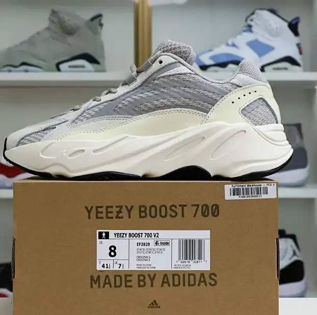 hype YEEZY BOOST 700 V2 'CREAM'