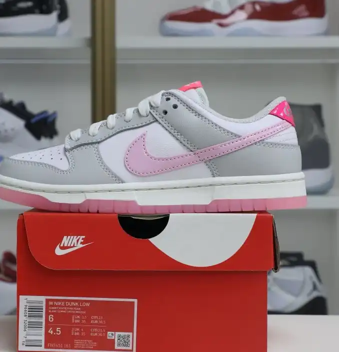 hype Nike Dunk Low"SummitWhite and  Pink Foam"