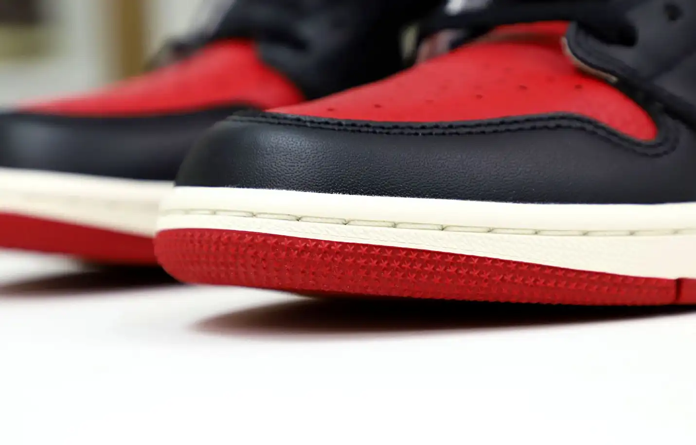 AIR JORDAN 1 RETRO HIGH OG 'BRED TOE'