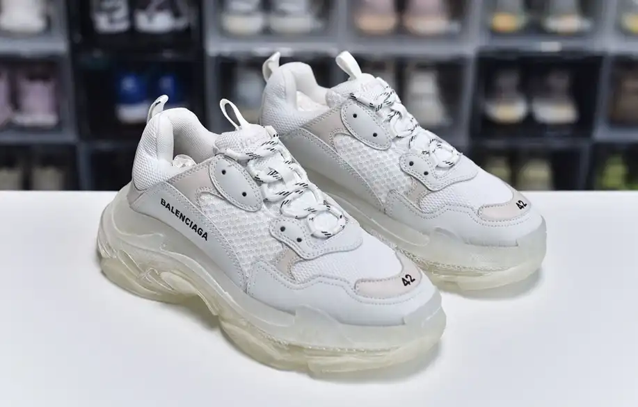 hype Balenciaga is available in all sizes. You cannot place an order on the website. You can contact customer service to purchase.BLGA Triple S