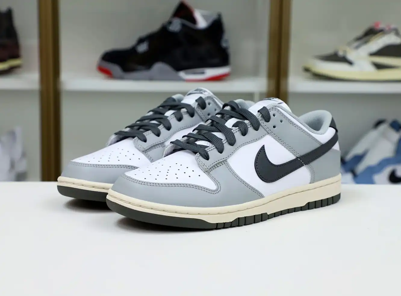 hype Nike Dunk Low  Light Smoke Grey