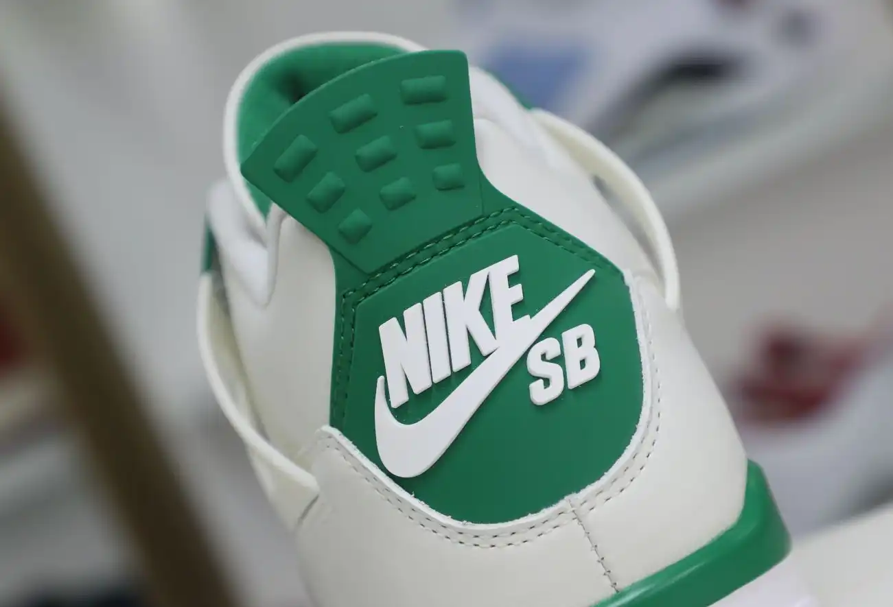 NIKE SB X AIR JORDAN 4 RETRO 'PINE GREEN'