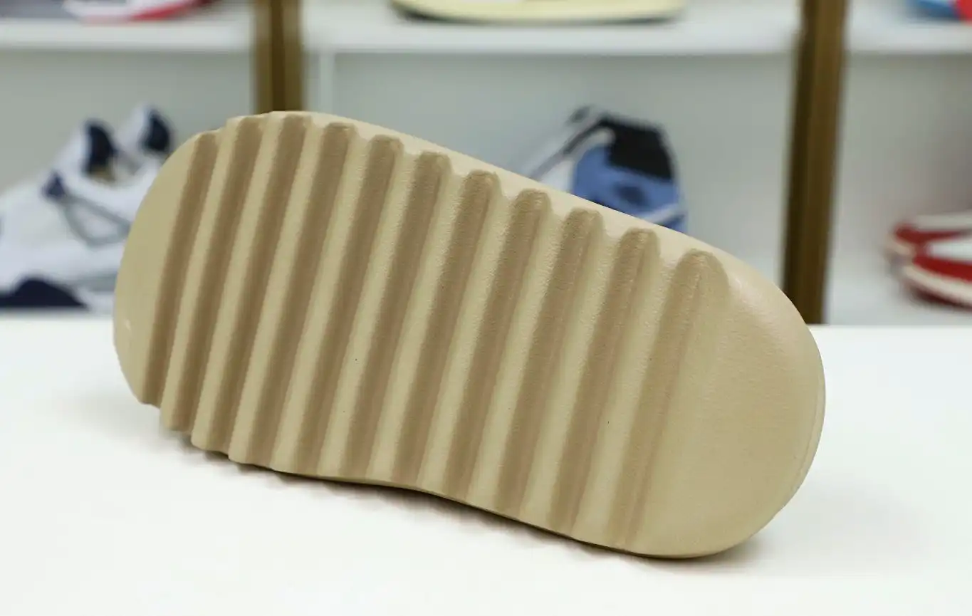 hype YEEZY SLIDES GW1934