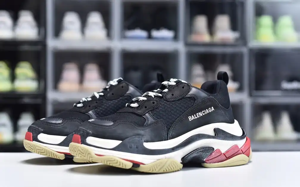 hype Balenciaga is available in all sizes. You cannot place an order on the website. You can contact customer service to purchase.BLGA Triple S