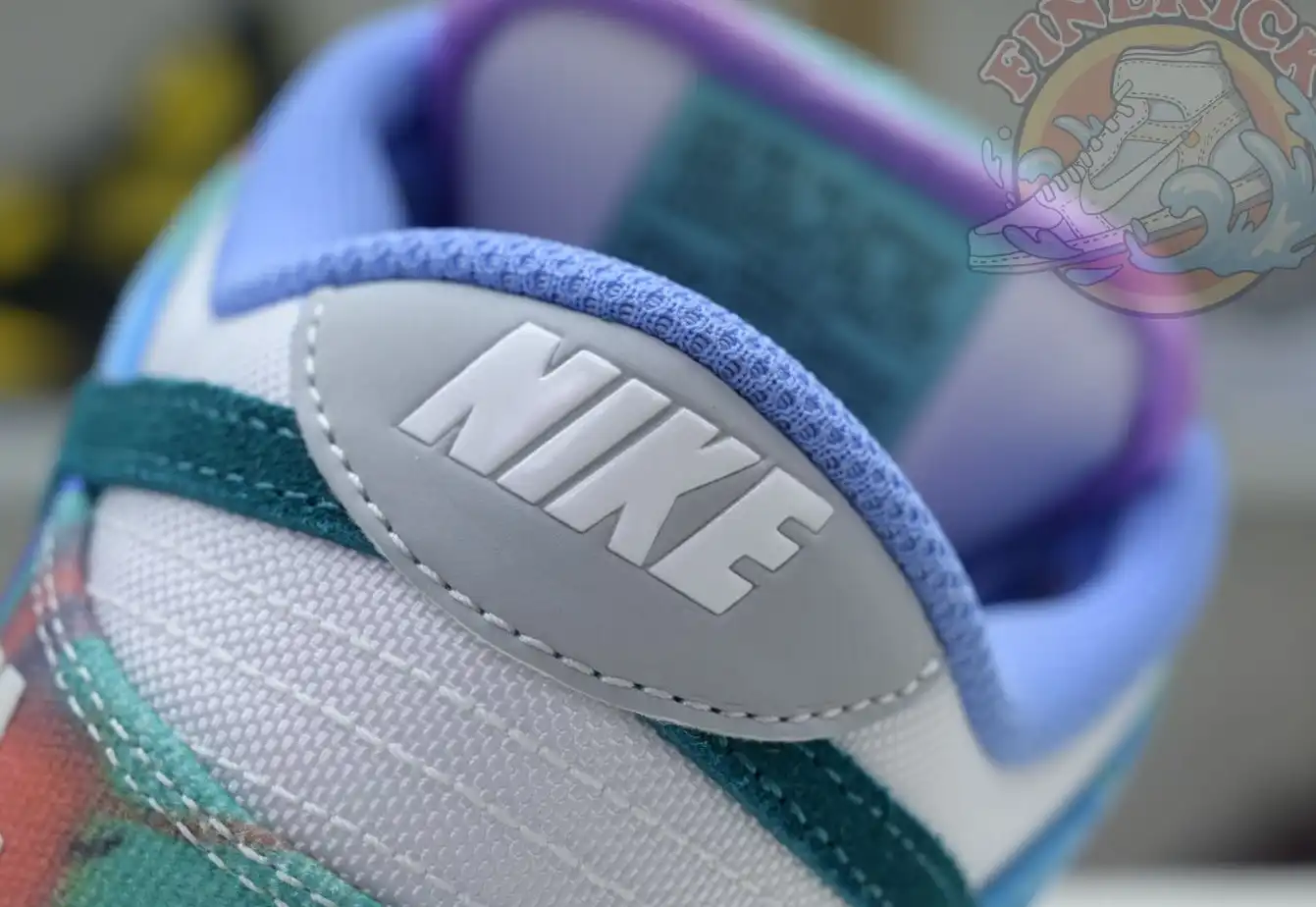 hype Futura Laboratories x Nike Dunk SB