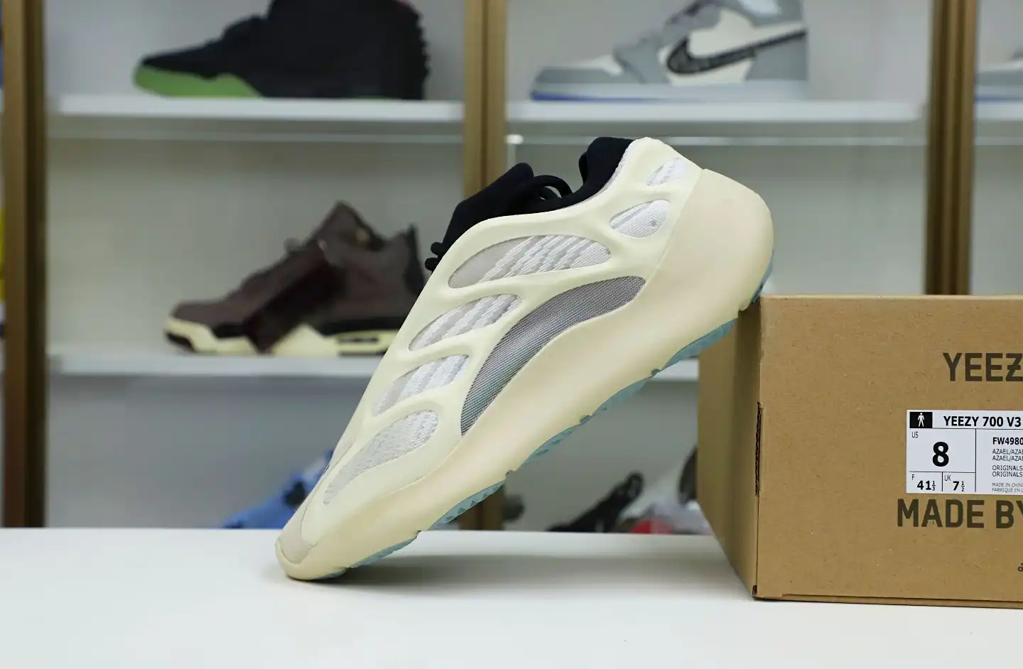 hype YEEZY 700 V3 'AZAEL'