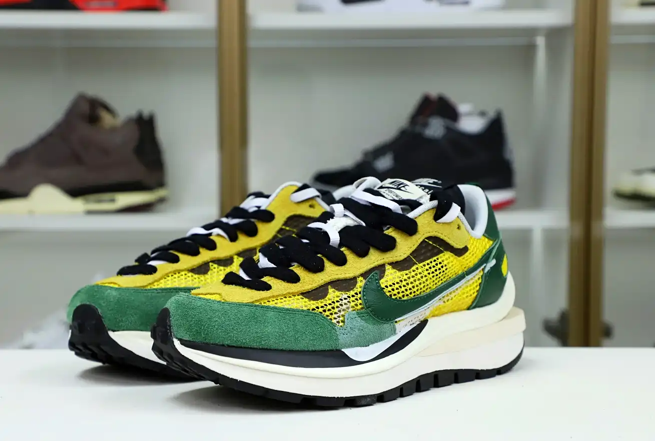 hype SACAI X VAPORWAFFLE 'TOUR YELLOW'