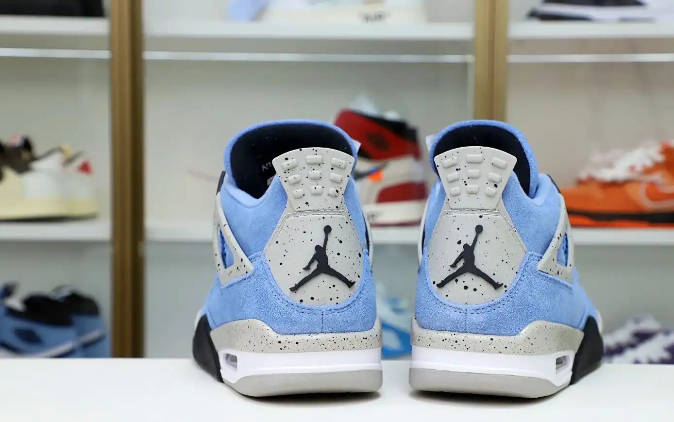 AIR JORDAN 4 UNIVERSITY BLUE